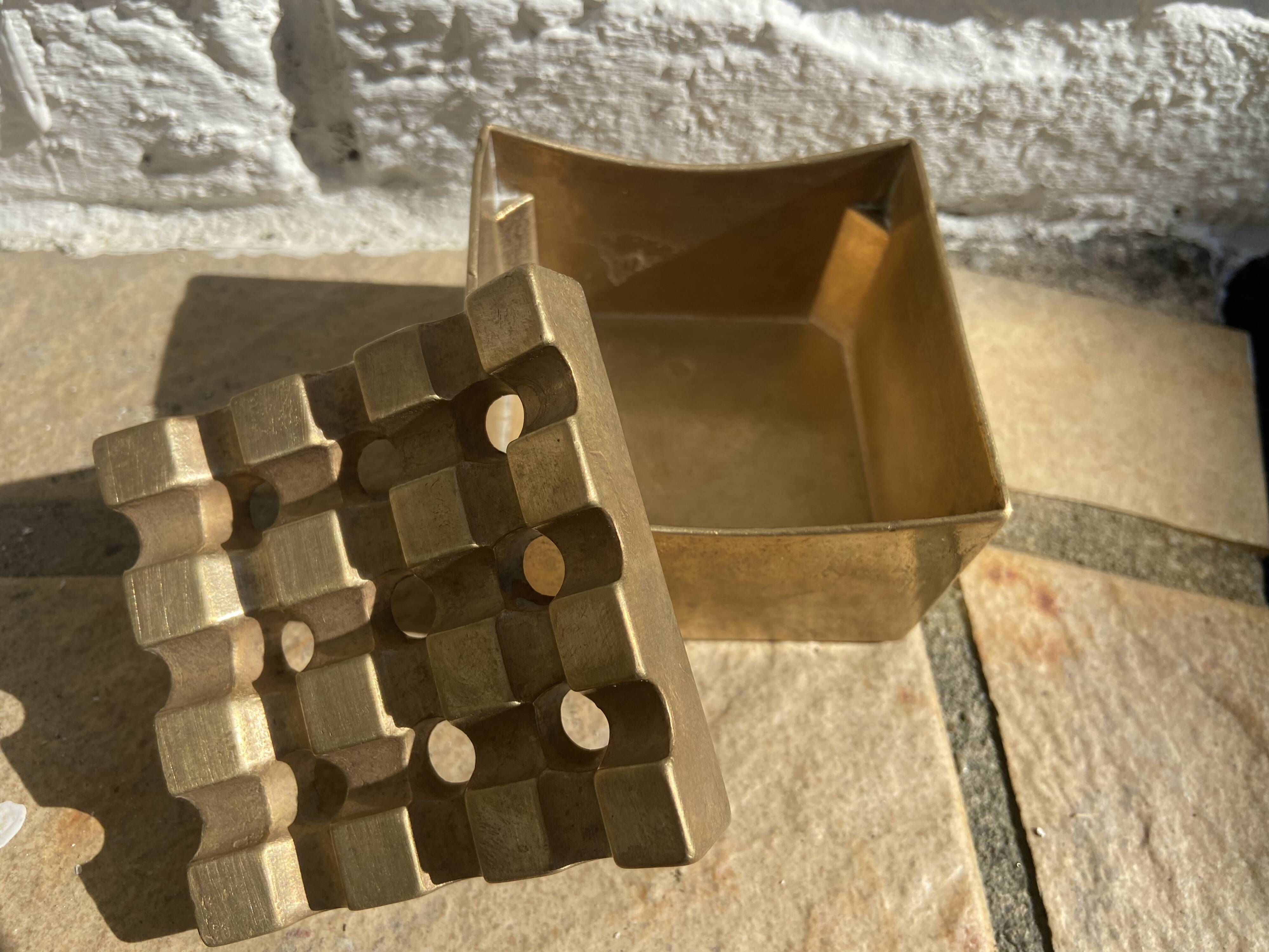 Ultimate style ashtray