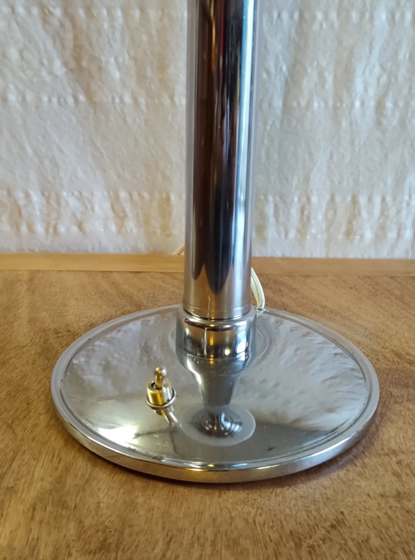 Table lamp in Bauhaus style with chrome metal and opaline globe - mid 20th century.