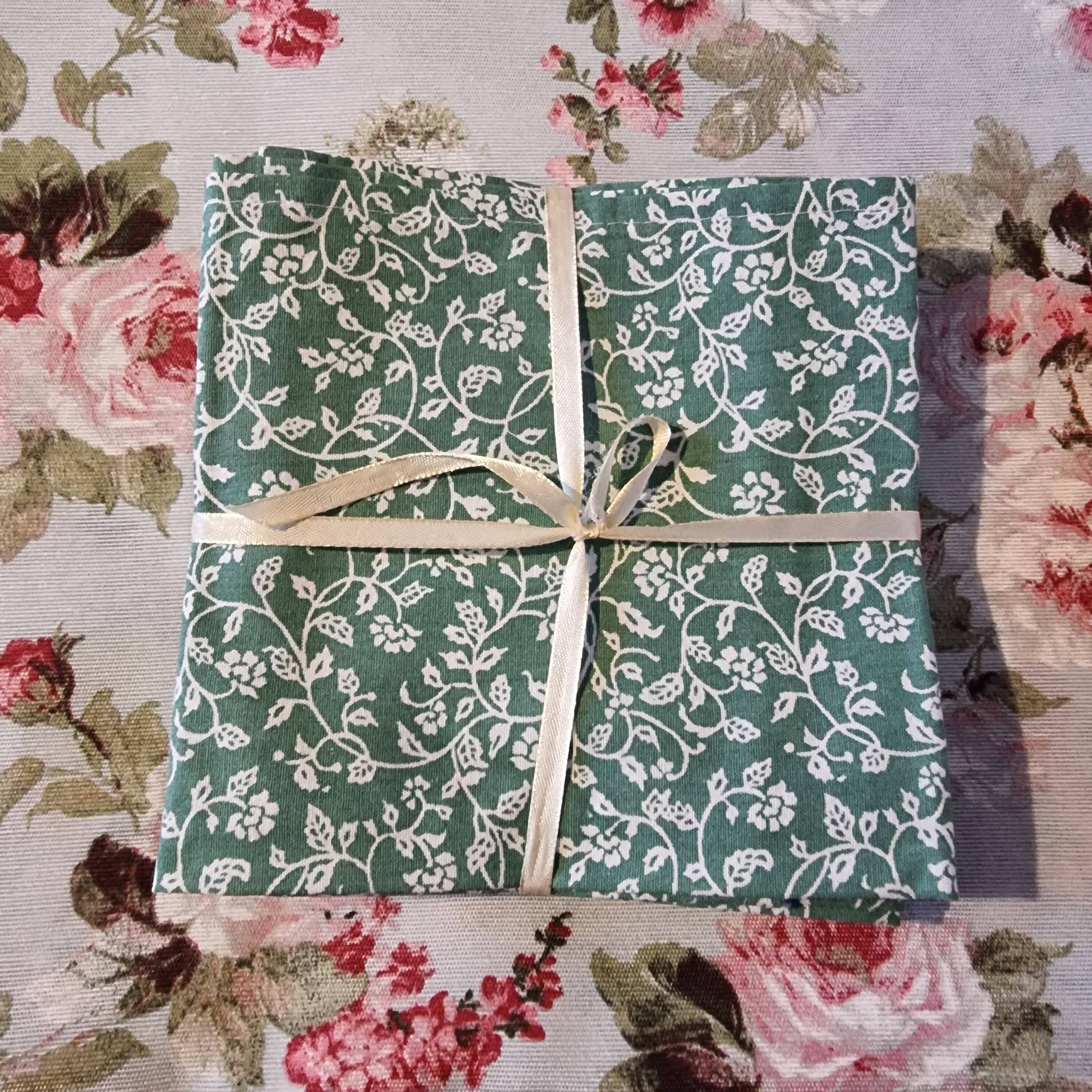 6 green cotton cloth napkins with white linens