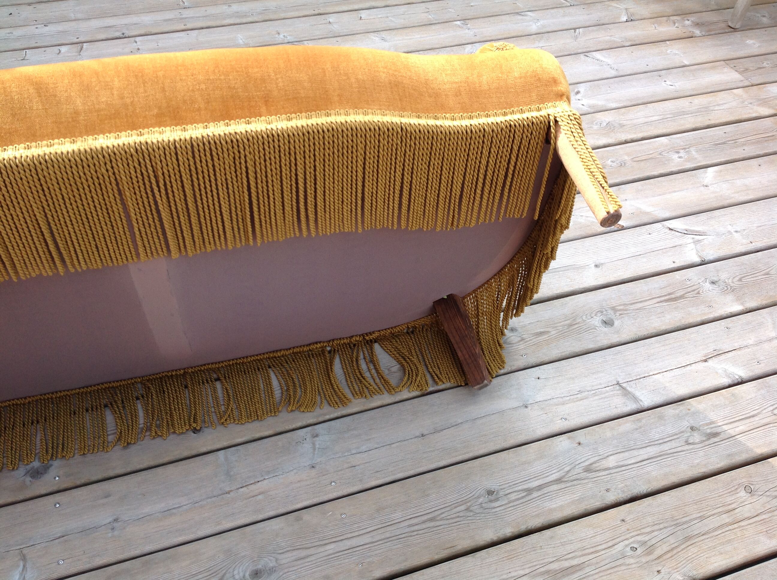 Yellow velvet toad sofa