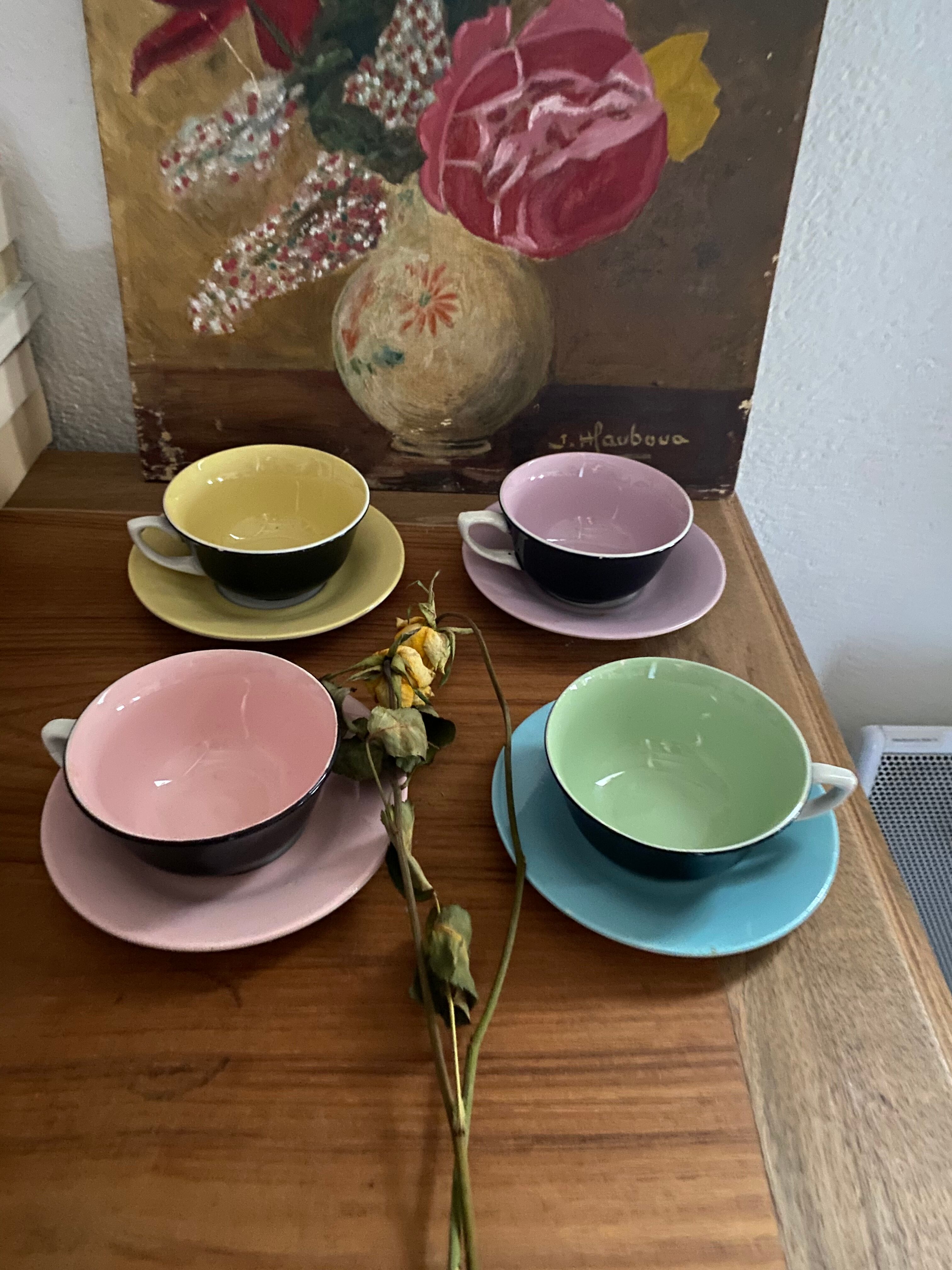 4 vintage coffee cups