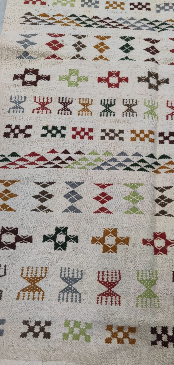 Tapis blanc à motifs berbères multicolores fait main