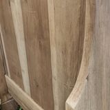 Lit ancien en bois brut