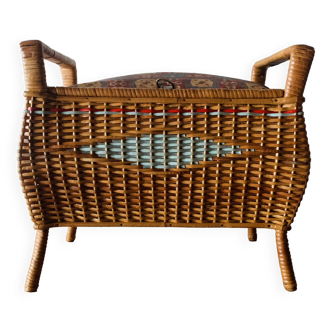 Grand panier à couture vintage en osier - tabouret en tissu matelassé - 1950