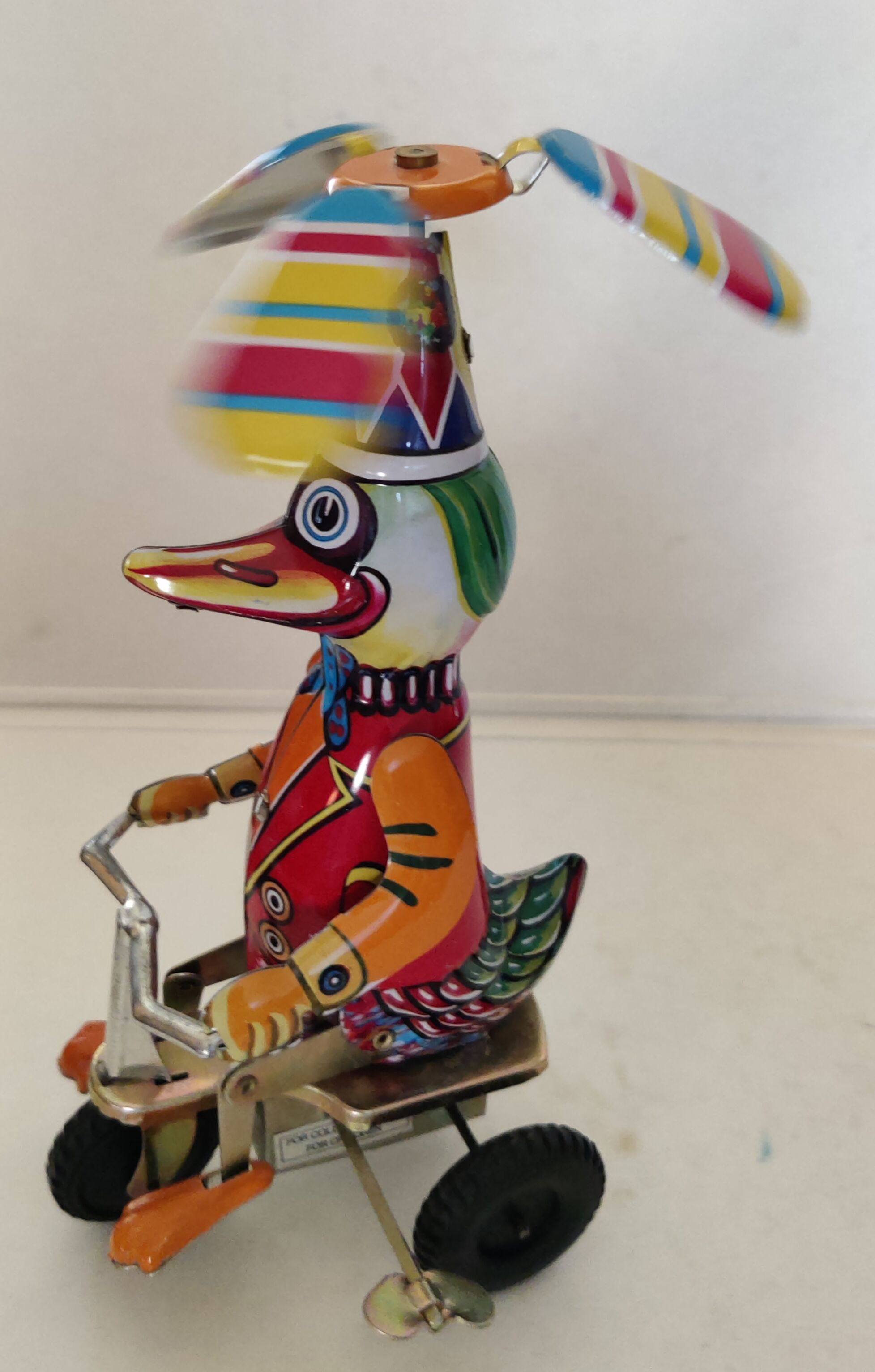 Duck mechanical toy with tinplate metal key