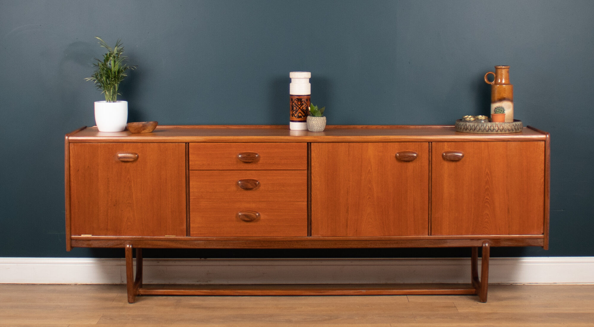 Retro teak 1960s long portwood mid century sideboard