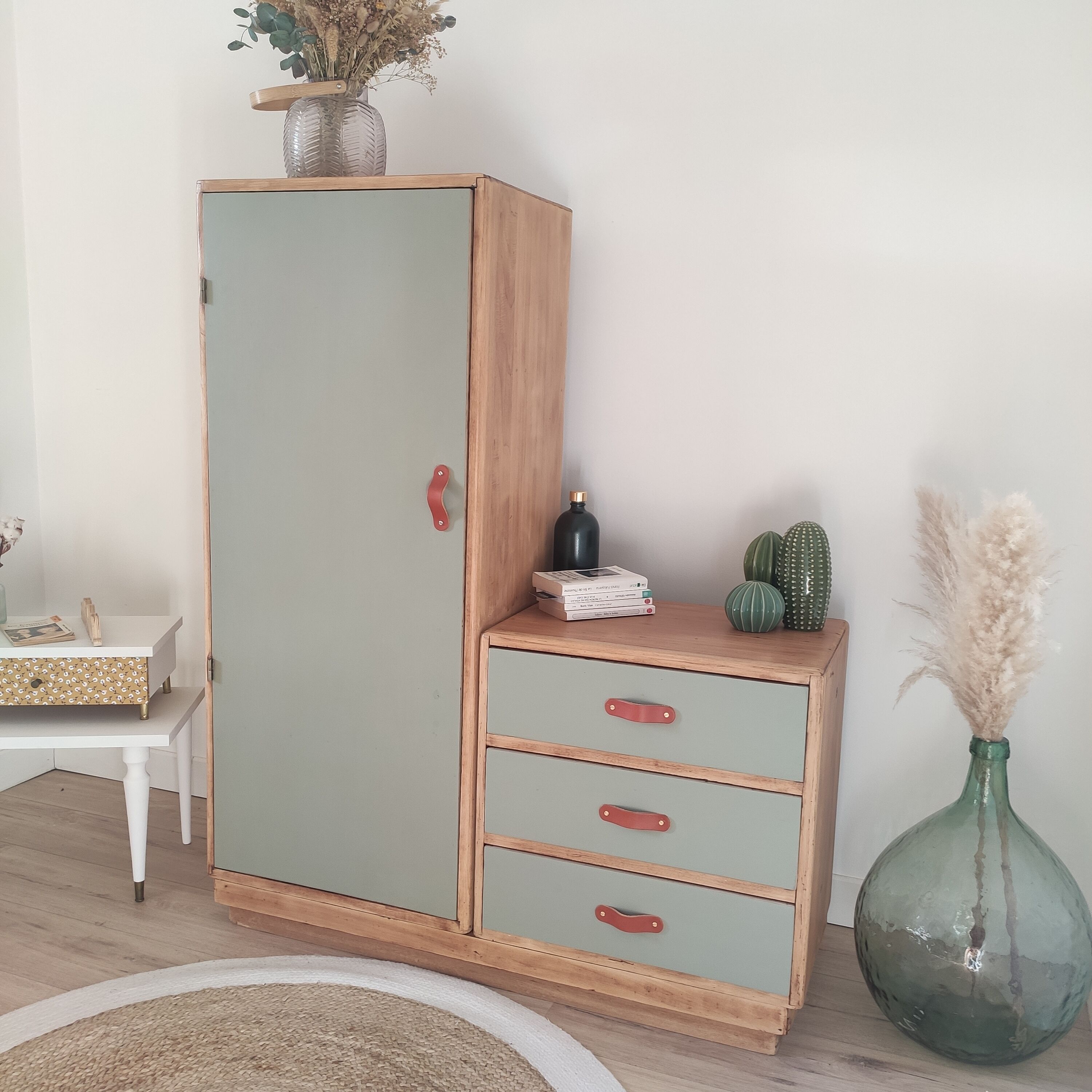 Armoire d'internat asymétrique année 60