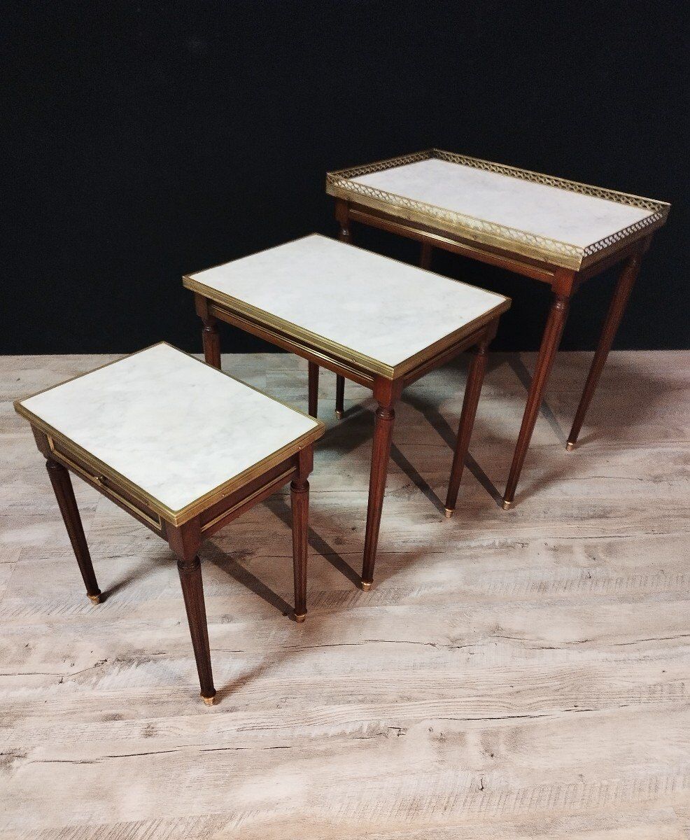 Tables gigognes Louis XVI en acajou