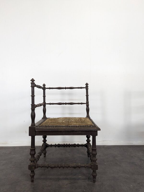 Tabouret de coin avec tapisserie aux petits points