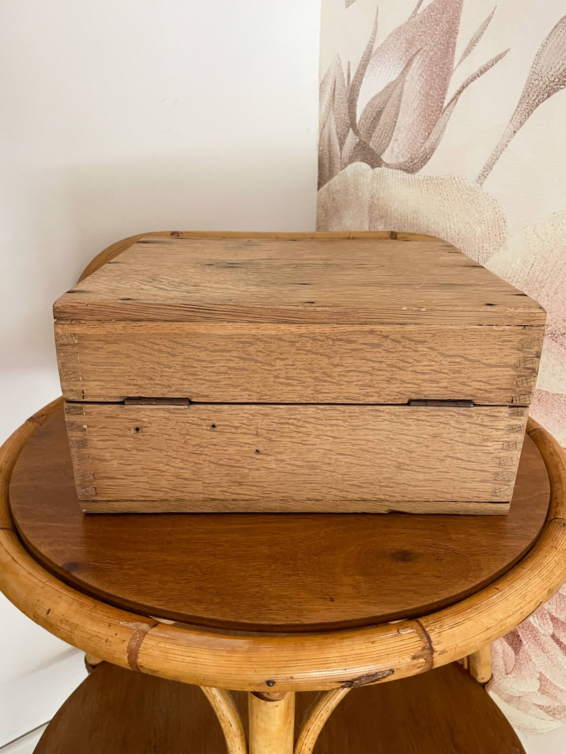 Antique solid oak chest - 31 x 26 x 15