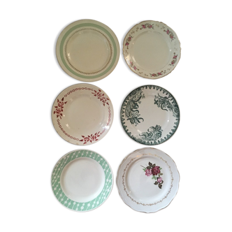 Six old flat plates in red and green