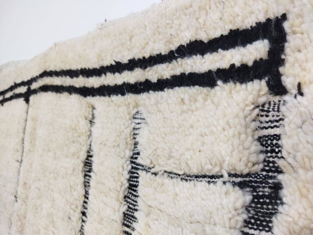 Handmade wool Berber rug 254 x 158 cm