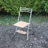 Retractable folding chair