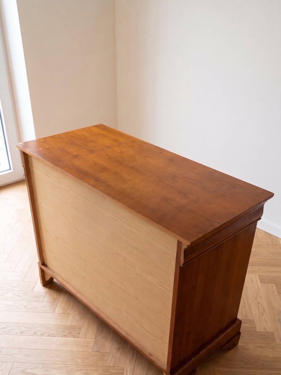 Vintage cherry wood chest of drawers with 3 drawers.