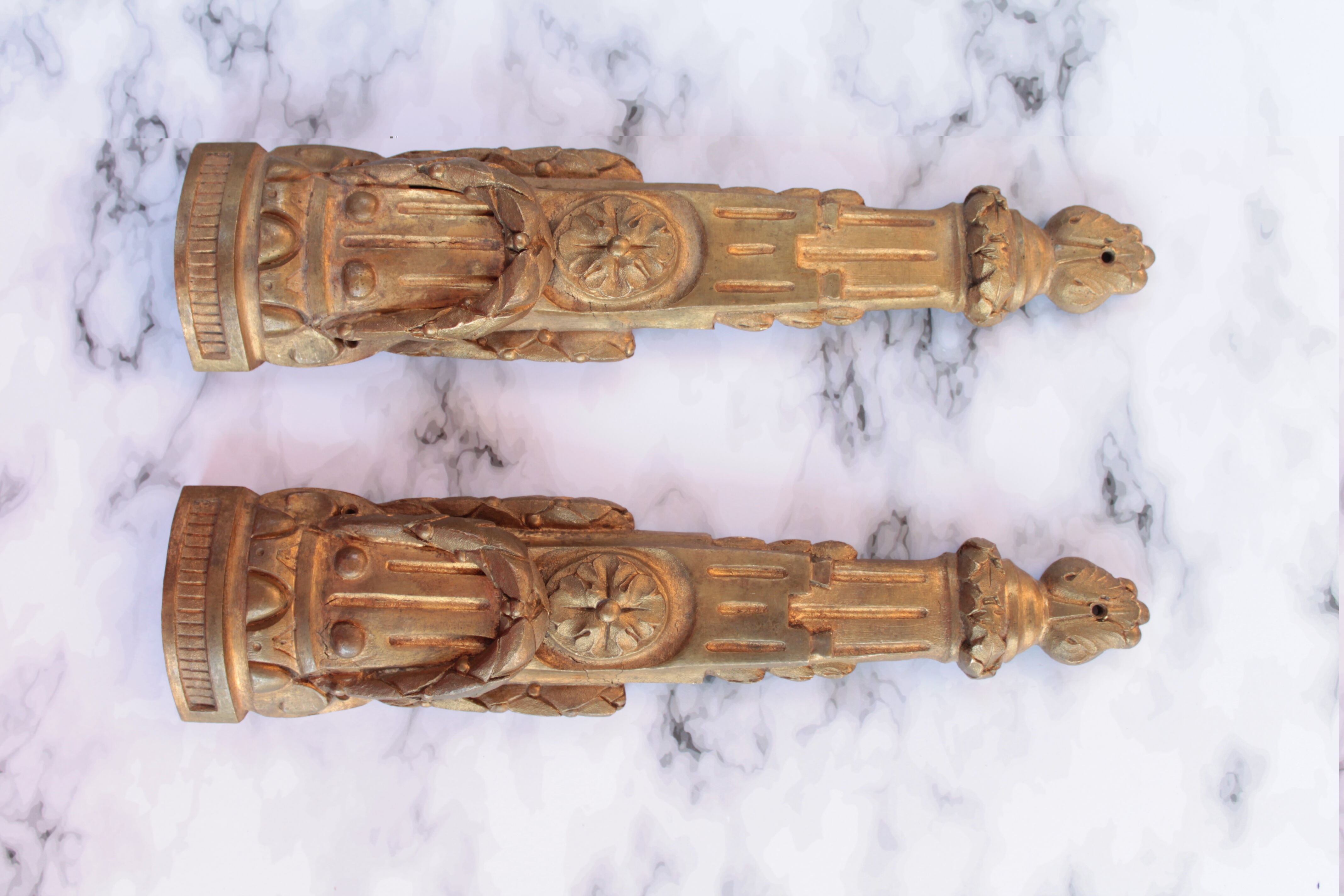 2 ornaments of bronze furniture bases