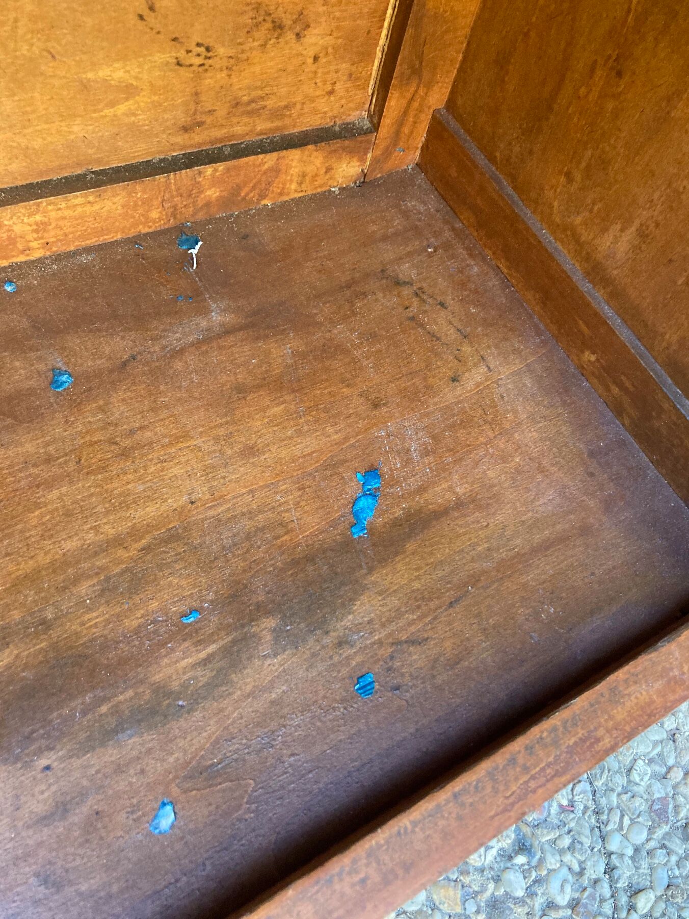 Old Parisian bonnetière