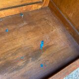 Old Parisian bonnetière