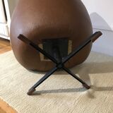 Swivel hull chair
