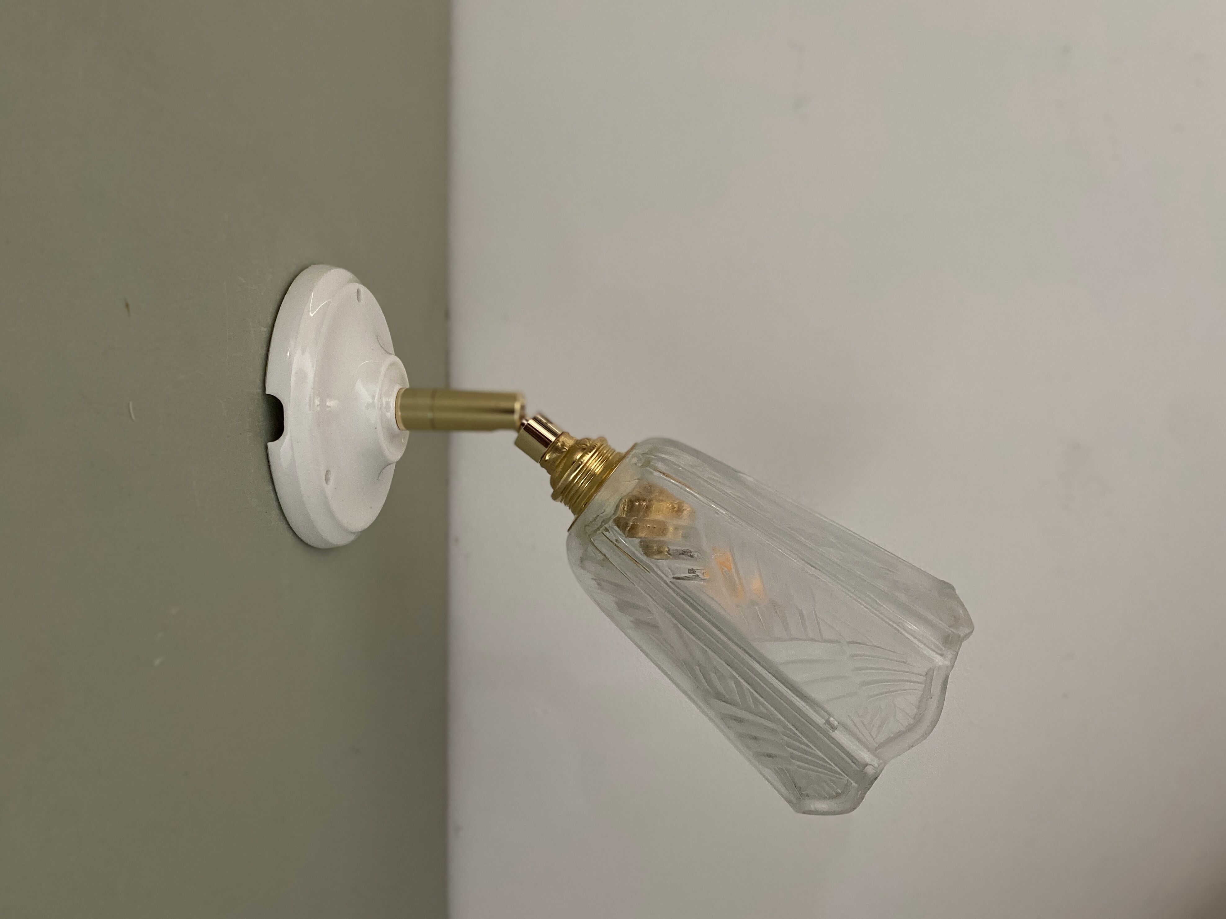 Vintage art deco tulip wall lamp in frosted glass