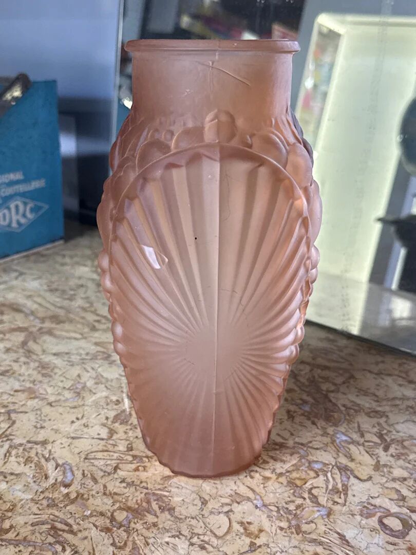 Vase – Verlys – Decoration – Frosted pink glass