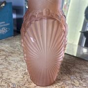 Vase Verlys en verre dépoli rose