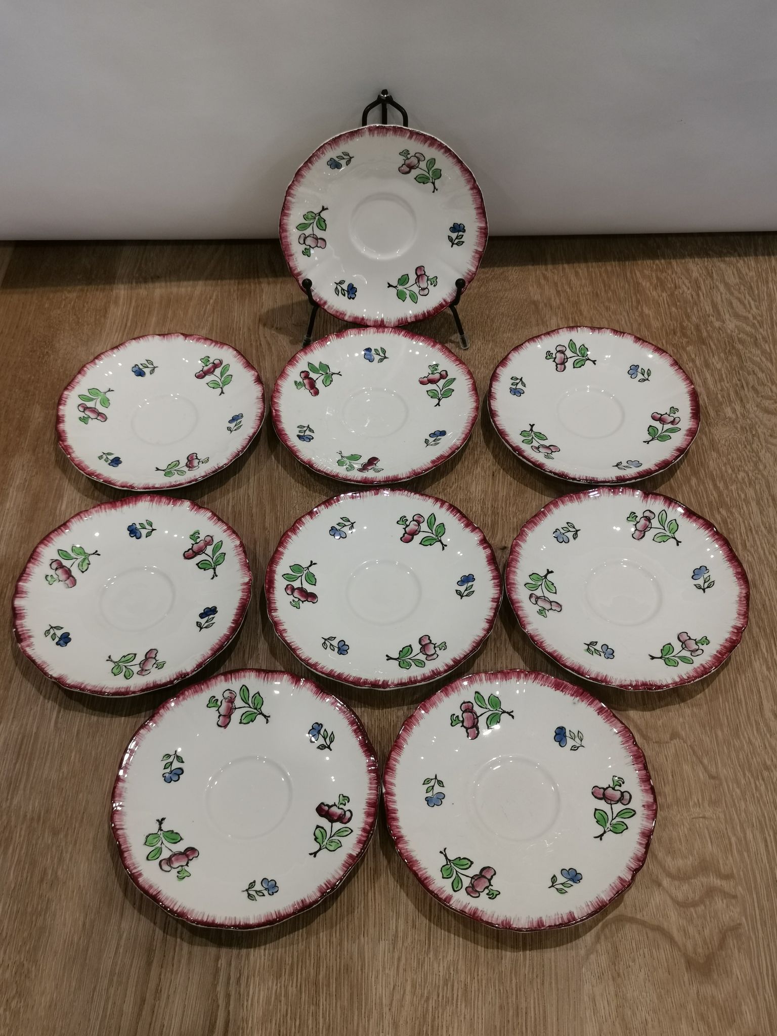 Lot 9 old plates in gien earthenware model "lorraine"