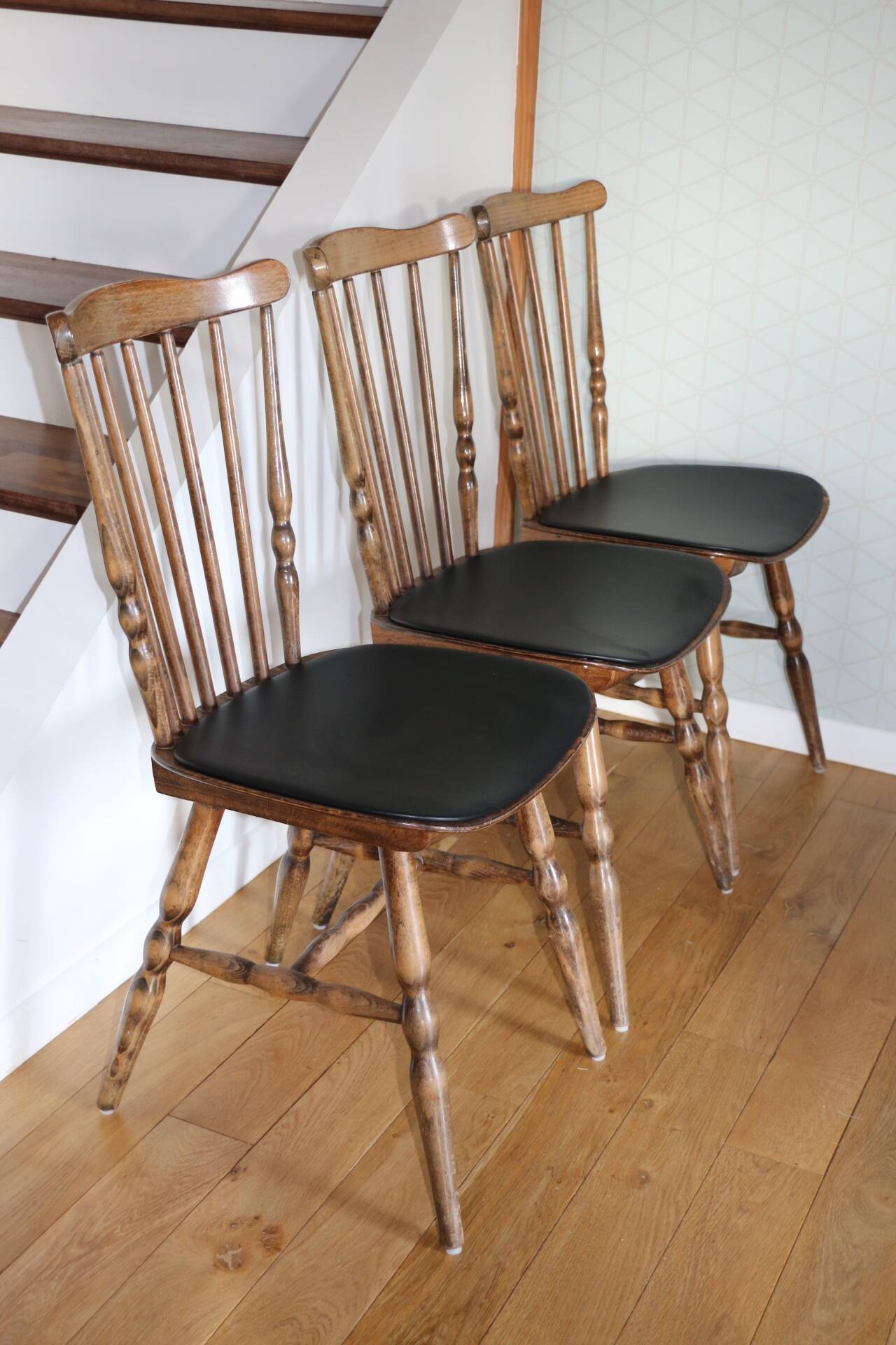 3 BAUMANN Tacoma chairs black faux leather dark beech