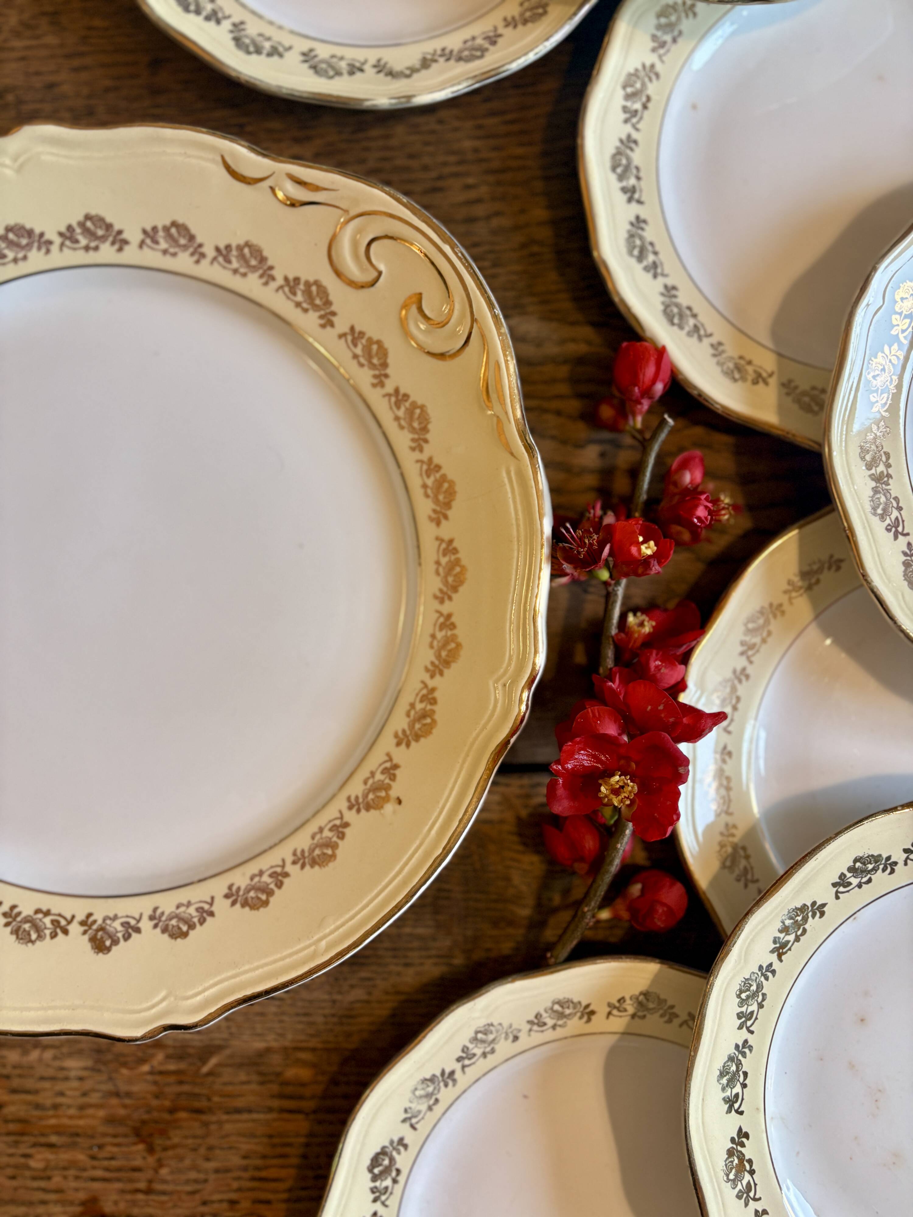 Vintage cake service l'Amandinoise in yellow and gold