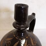 Jug in varnished sandstone