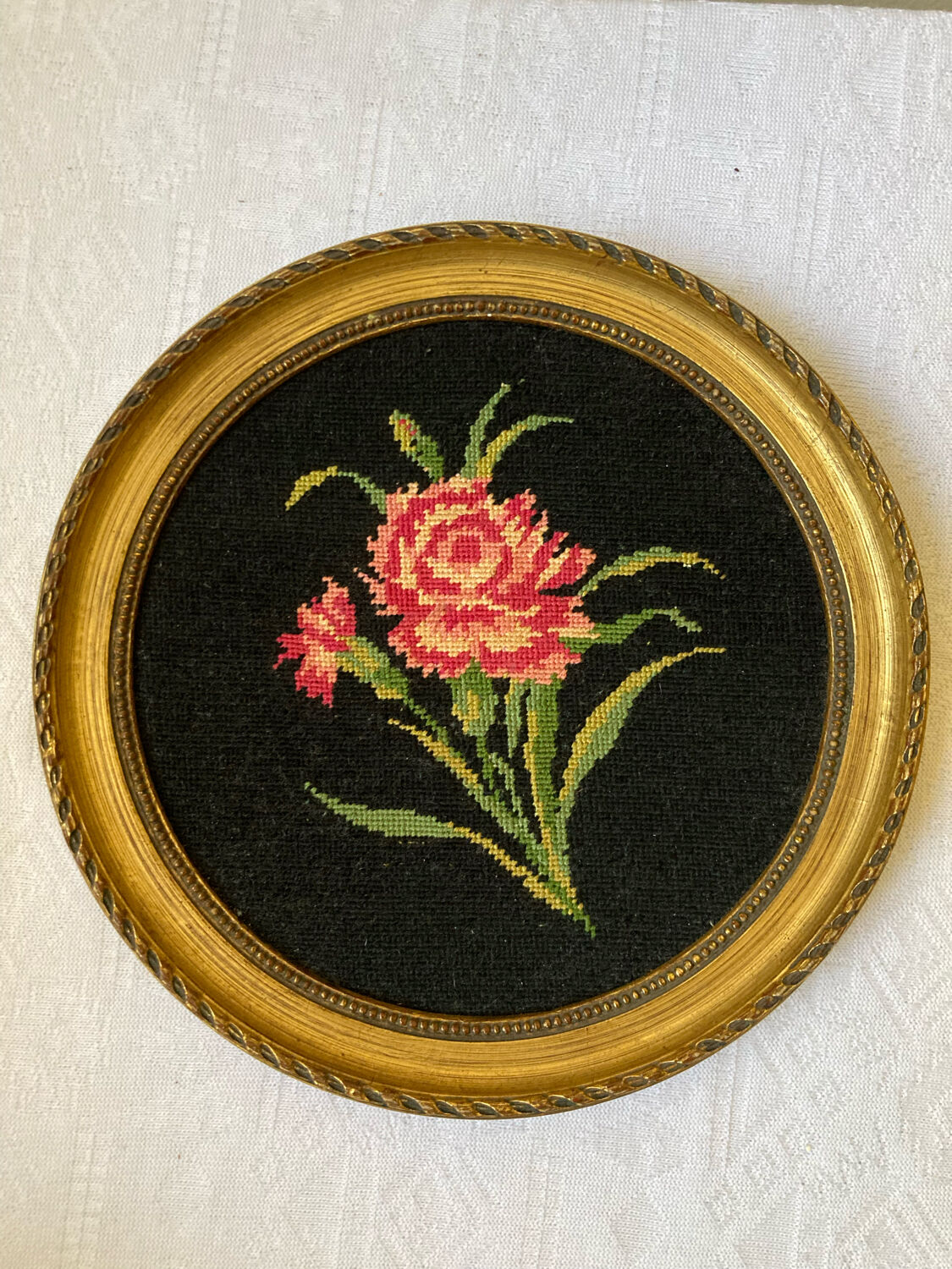 Set of 3 round frames with cross-stitch flowers