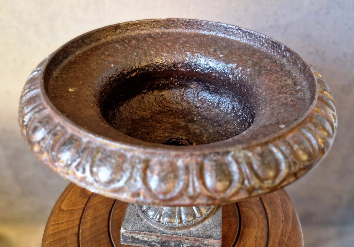 Medici basin in cast iron, 19th century