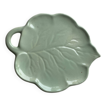 Pocket tray, barbotine in the shape of a vintage green leaf