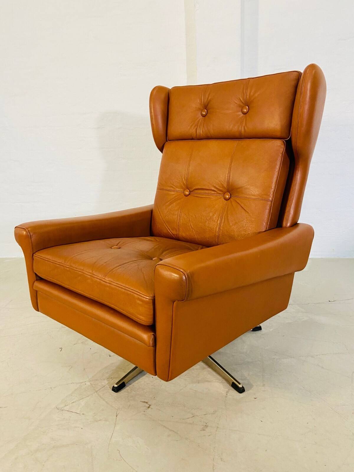 Chaise vintage danoise rétro du milieu du siècle Svend Skipper en cuir cognac des années 60
