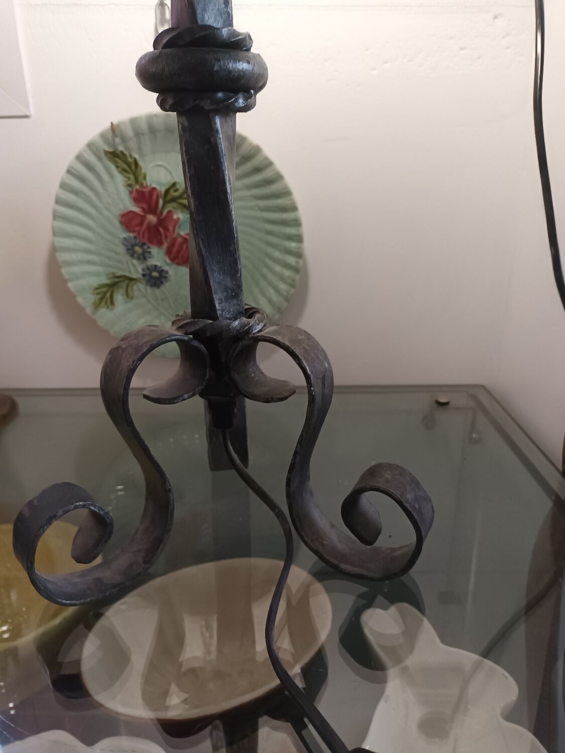 Wrought iron lamp to pose