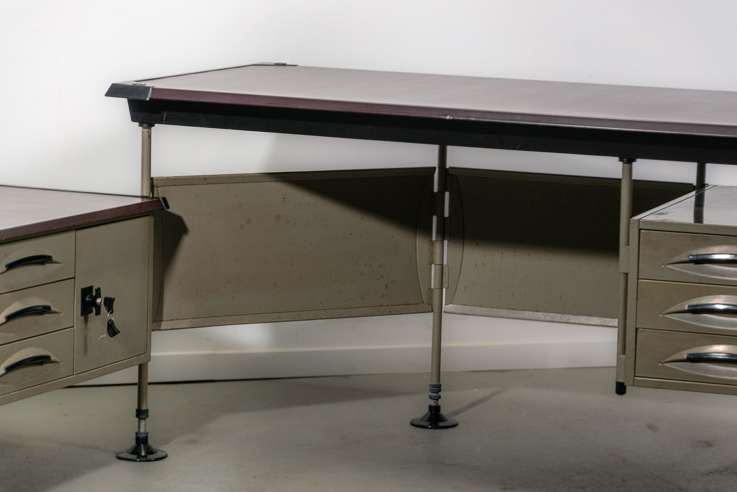 Spazio series director's desk with lamp by Studio BBPR for Olivetti, circa 1960