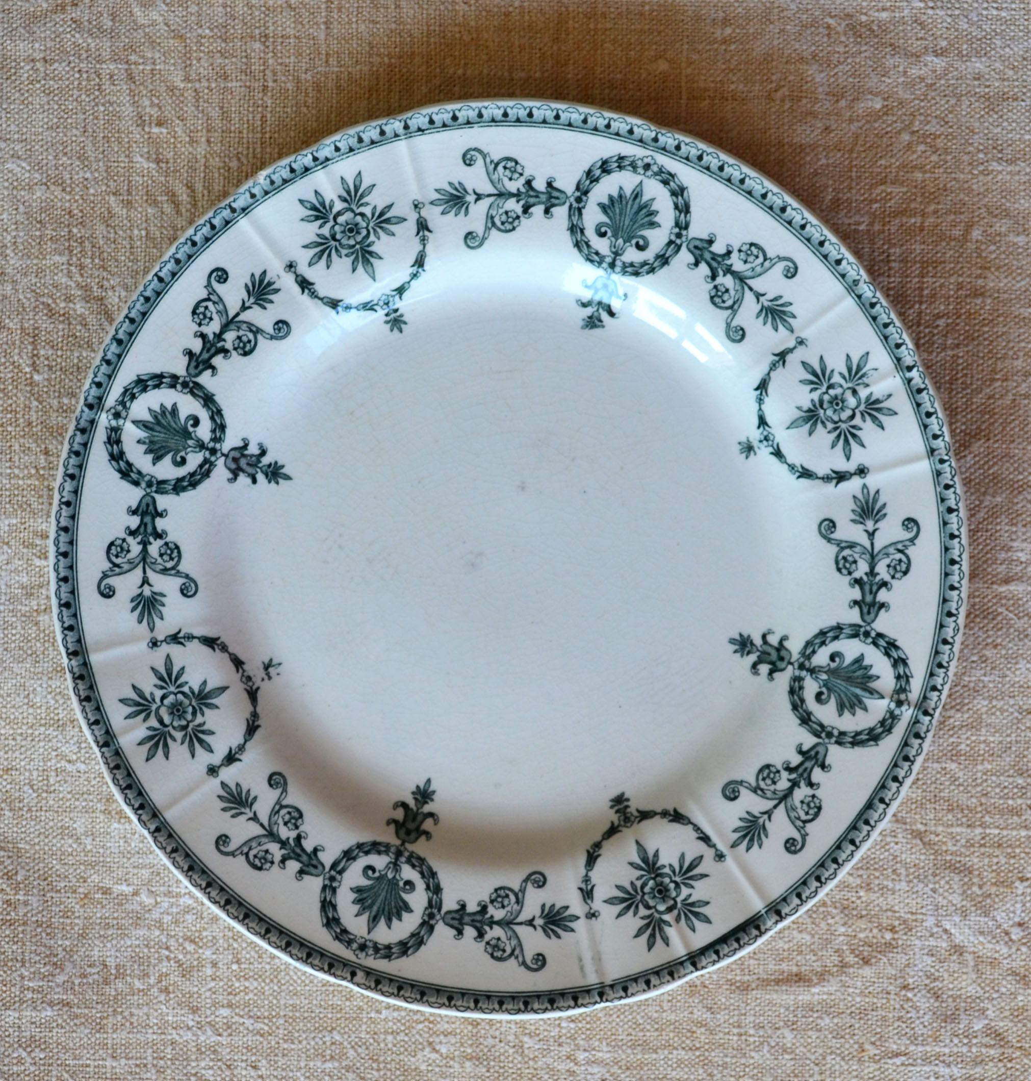 3 iron earth dessert plates model "Malmaison"