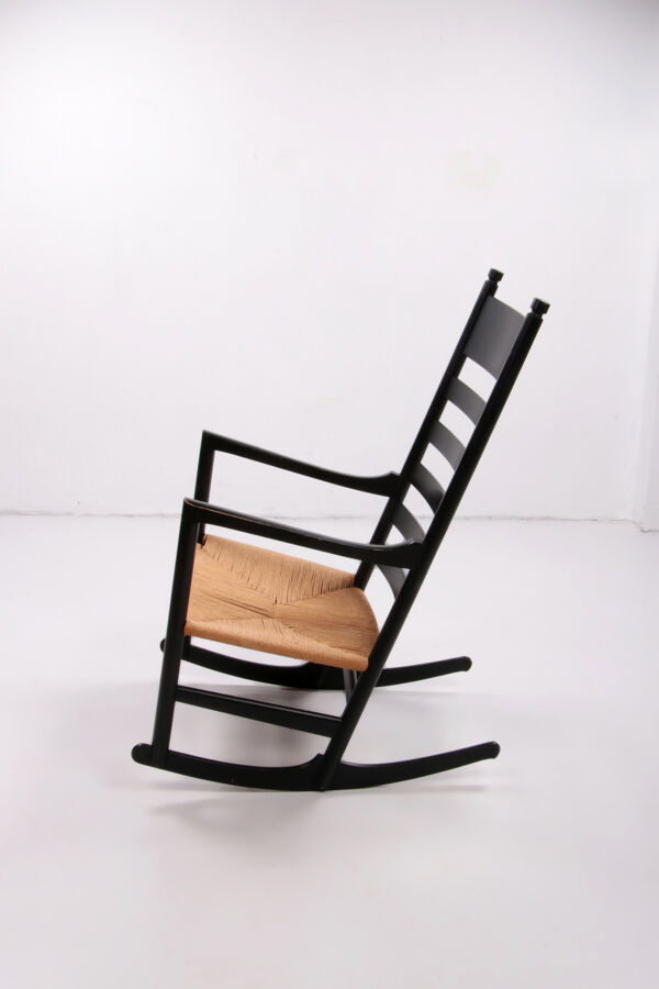 Rocking chair design par Hans.J.Wegner modèle ch45