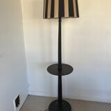 Lampadaire vintage en bois patiné noir et abat-jour rayé