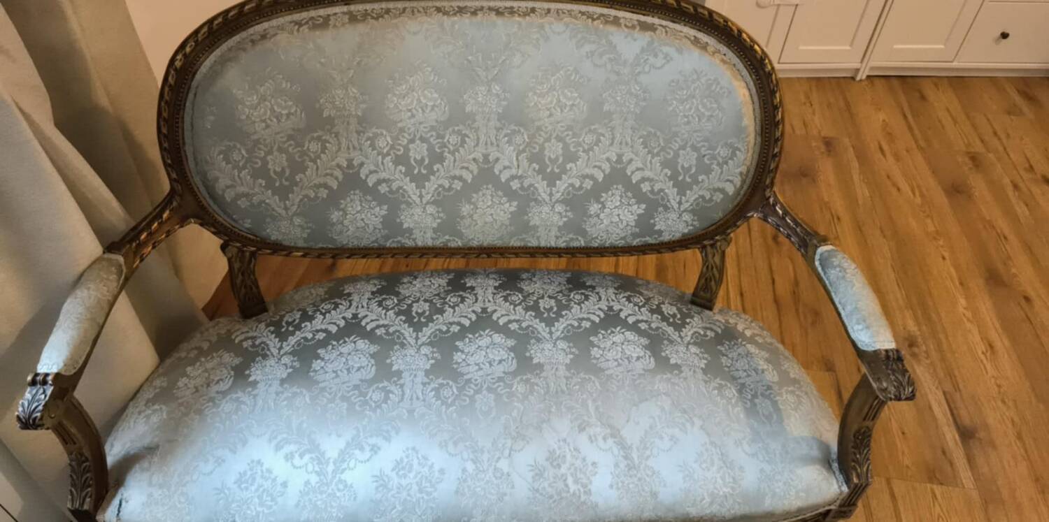 Gilded wood living room set and pedestal table