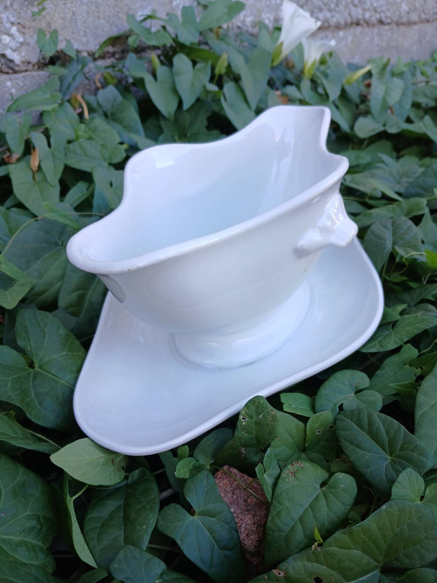 Saucière en faïence blanche 