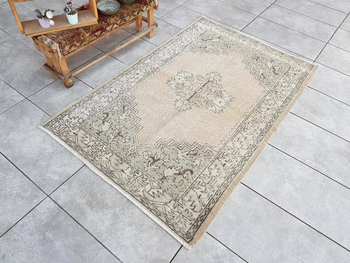 Petit grand tapis floral vintage