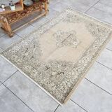 Petit grand tapis floral vintage