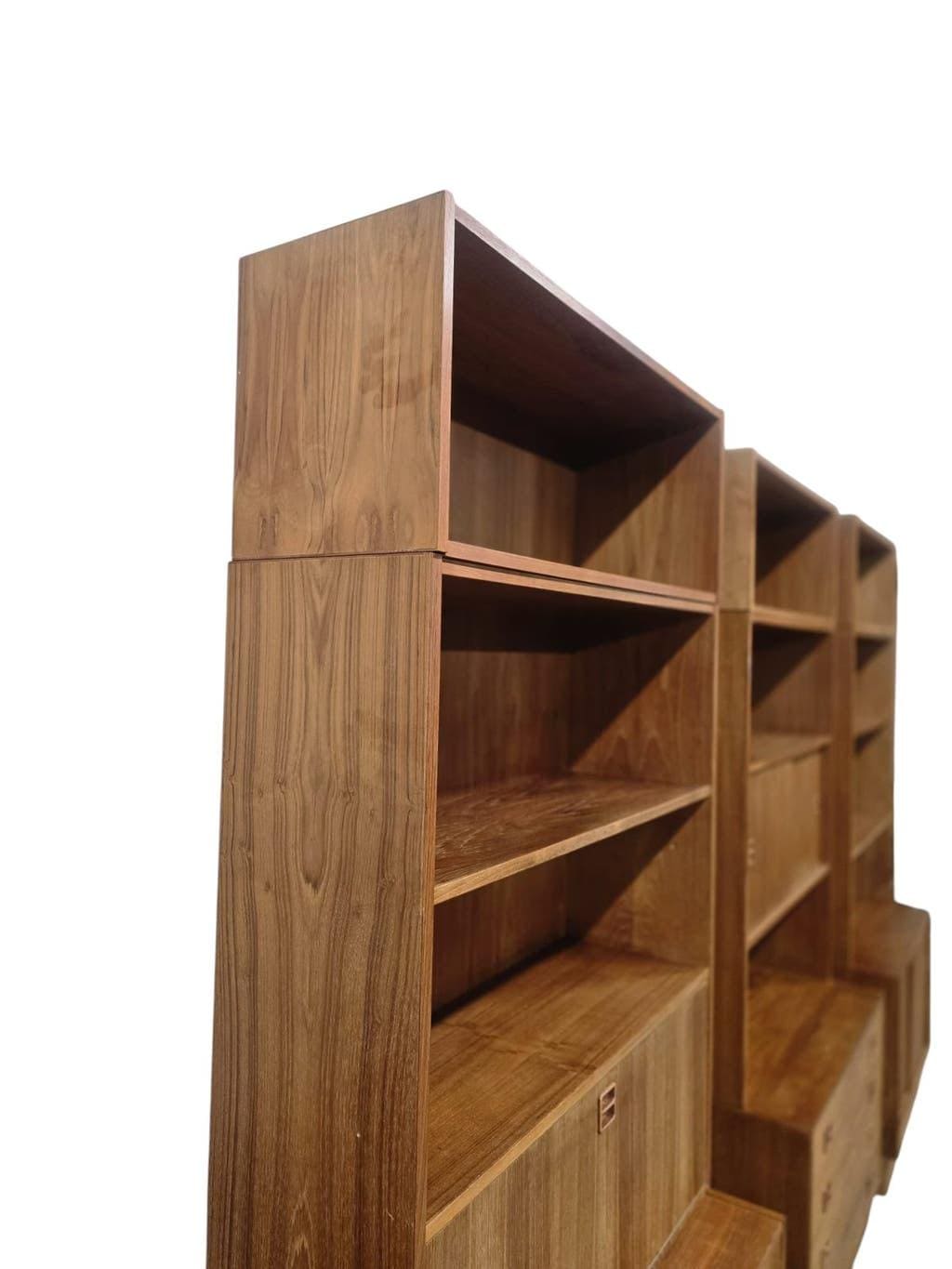 Vintage wooden shelf/bookcase/display cabinet