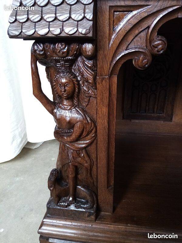 Meuble 2 corps sculpté du XVI ème siècle