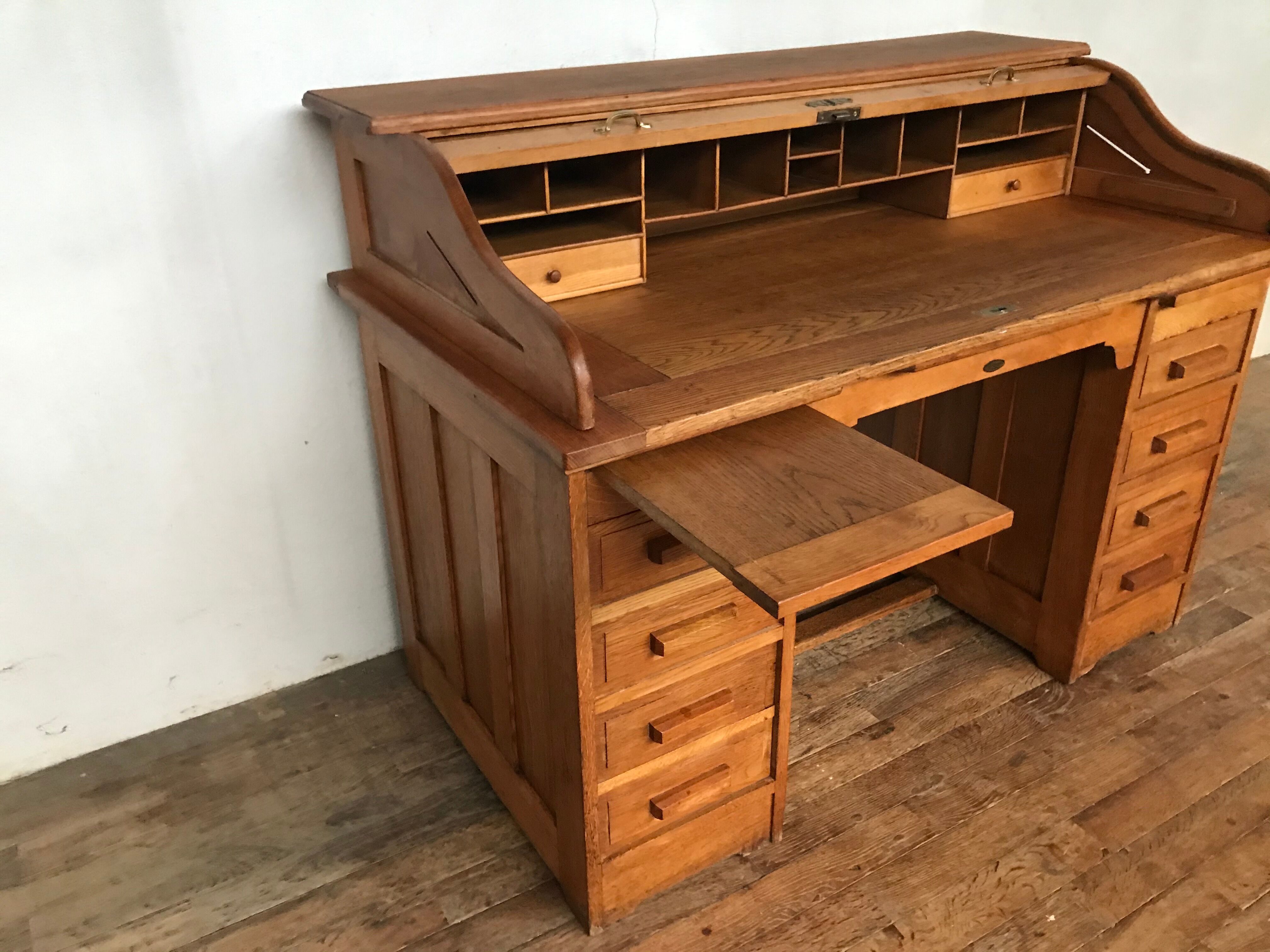 American solid solid oak cylinder desk from 1930