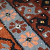 Tapis vintage fait main Berbère en laine bordeaux et blanc (81cm x 170cm)