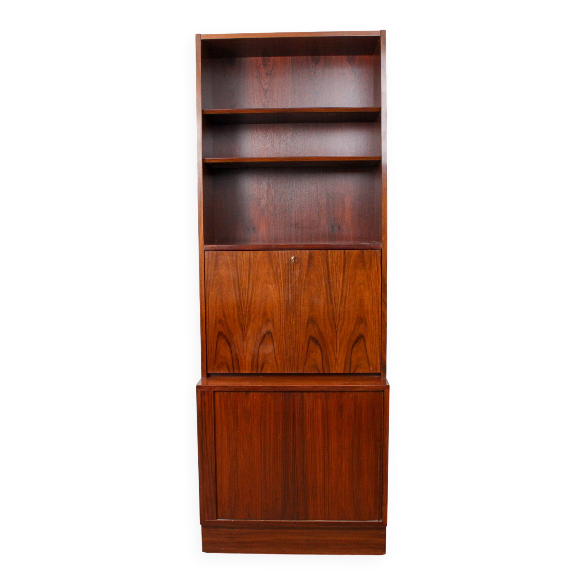 Un cabinet d'exposition en palissandre danois vintage des années 50 de Poul Hundevad.