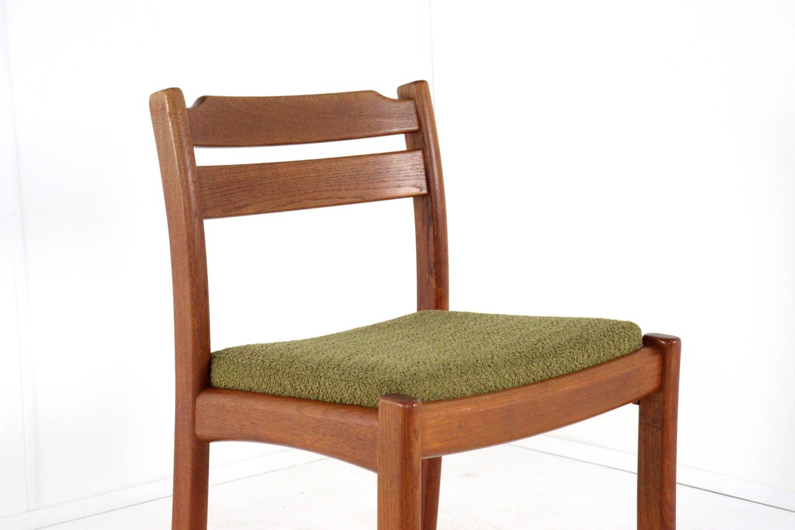 6 chaises dans le goût de Dyrlund 'Sentved'