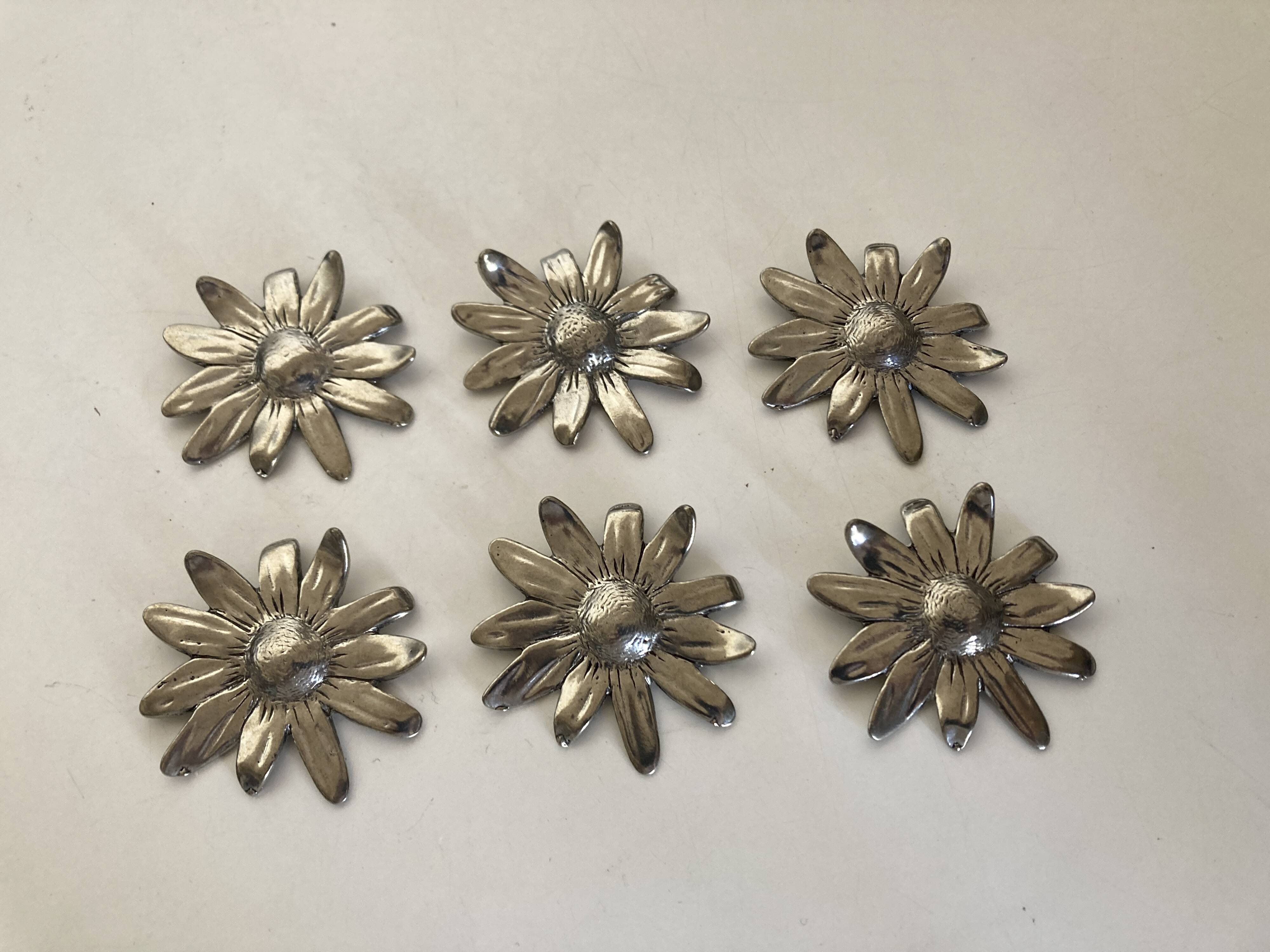 Set de 6 porte-couteau fleurs en métal argenté, 1960