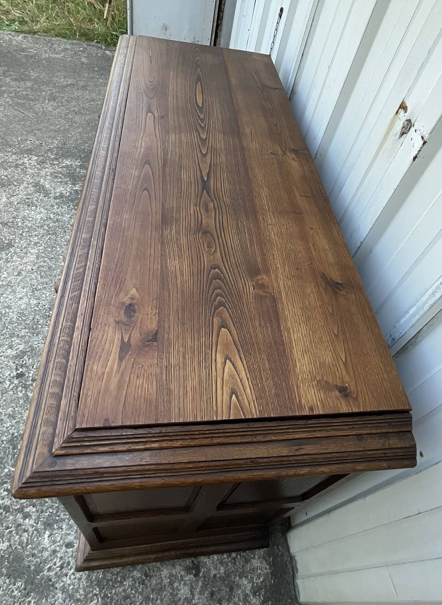 Country-style sideboard in solid oak – 18th century